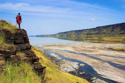From Nairobi: Lake Magadi 2-Day Trip with Game Drive & Hike