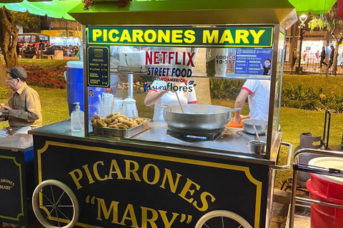 Lima: Miraflores Night Tour with Pisco Sour or Chilcano