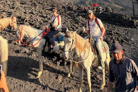 Volcan Pacaya : randonnée à cheval au coucher du soleil avec pizza et marshmallows