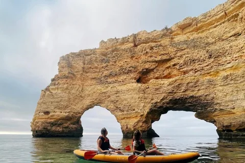 Benagil: Kajaktocht met gids in grotten en Praia da Marinha