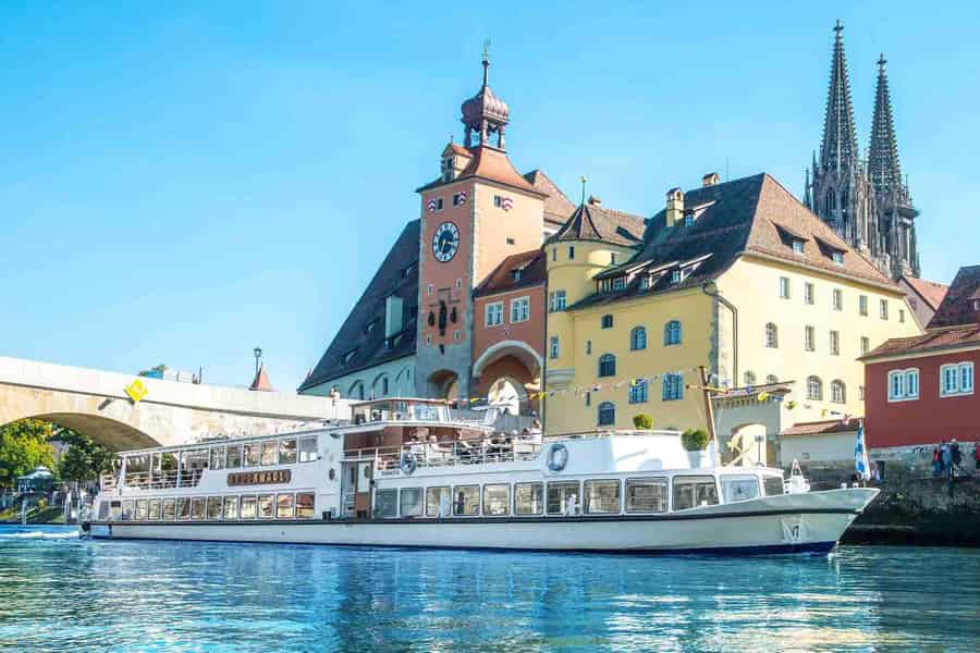 Regensburg: Historische Bootstour zu den Highlights der Stadt. Foto: GetYourGuide