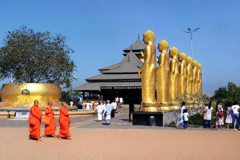 Kandy: City Highlights & Scenic Lake Bike Tour