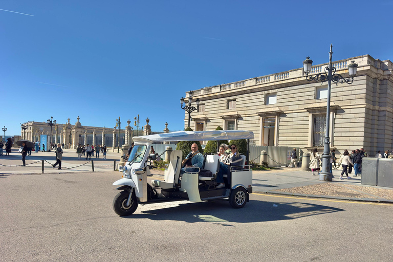Madrid: Private Tuk Tuk Tour with Expert Guide and Panoramic Views The Classics Tour ~ Discover Madrid in 60 minutes from your STARTING POINT!
