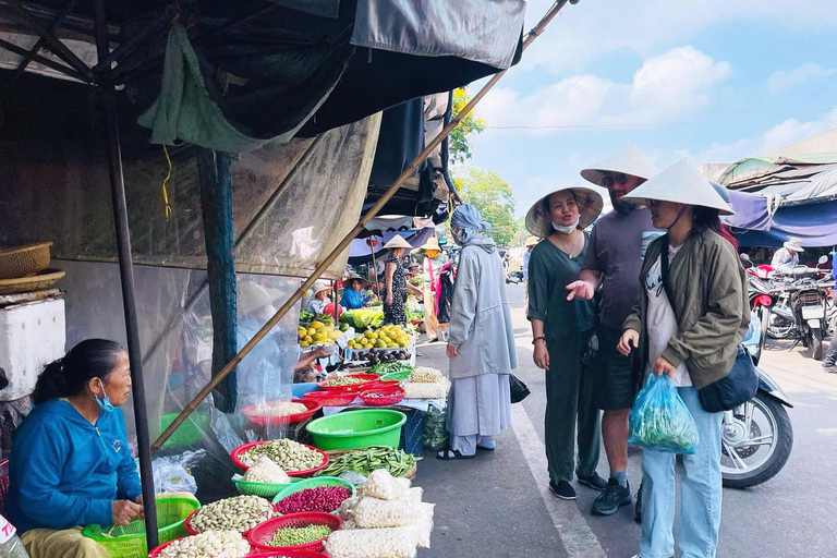 Hue City: cyclo, markttour en kookles bij Madam ThuTraditionele kookles (geen marktbezoek, geen ophalen)