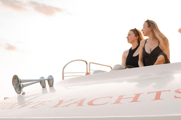 迪拜码头游艇之旅：1 小时内游览艾恩轮、JBR 和海港