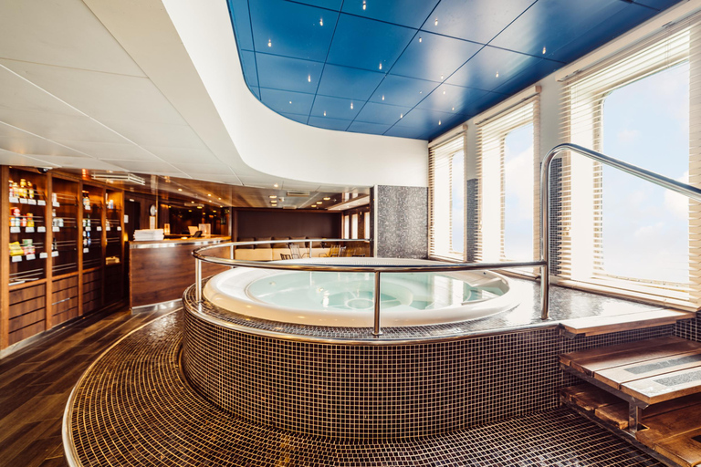 Helsinki: Roundtrip Overnight Cruise to Tallinn with Cabin Deluxe Cabin for 1-2 Guests (Special Breakfast + Minibar)