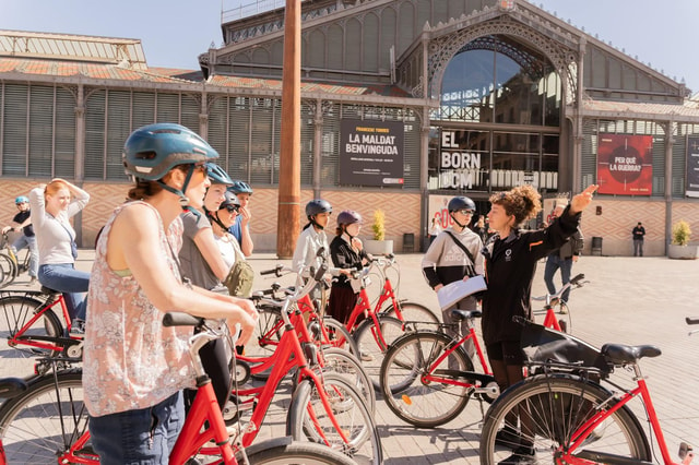 Barcelona: Sagrada Familia or City Sights Bike or eBike Tour