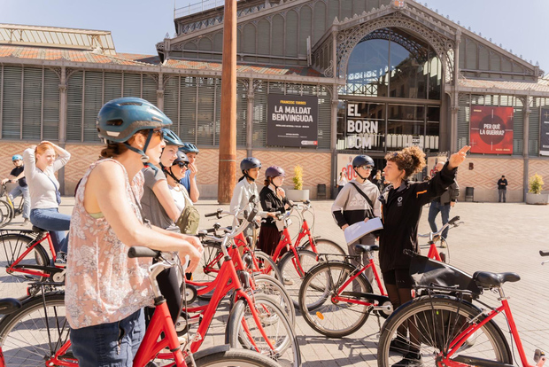 Barcelonas höjdpunkter och berättelser: 3-timmars cykeltur