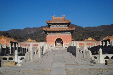 En dags östra Qing Tomb Tour med Peking engelska förare