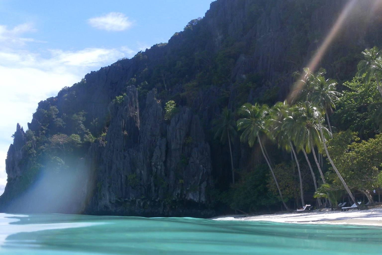 El Nido: Excursión a la Isla de la Serpiente y la Cueva con Almuerzo en la IslaEl Nido: Excursión por las islas de la Serpiente con almuerzo (Privado)