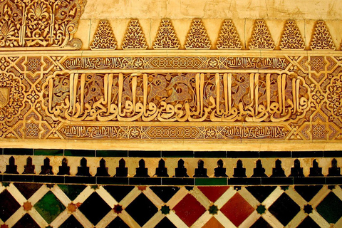 Alhambra: complete tour with Nasrid Palaces, official tour guide, and tickets Tour in English