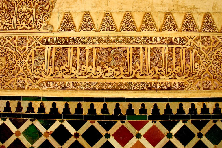 Alhambra: complete tour with Nasrid Palaces, official tour guide, and tickets Tour in English