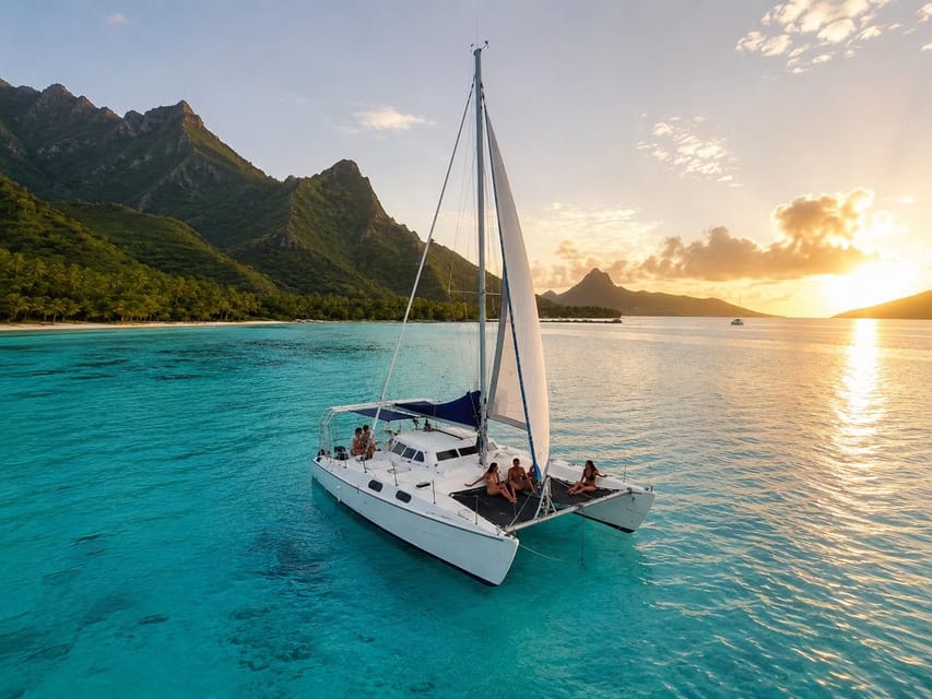 Croisière de rêve au sunset sur un catamaran à Moorea & Cocktail apéritif