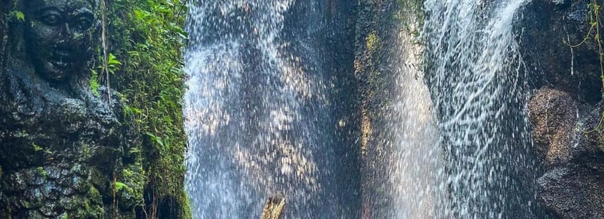 Cascade Taman Beji Griya : bain sacré/rituel de retraite spirituelle