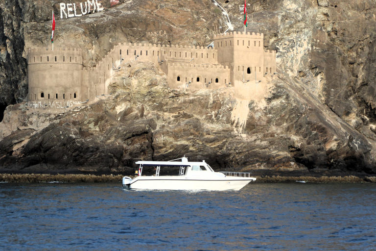 Muscat: 2-Hour Sunset Viewing Boat Tour