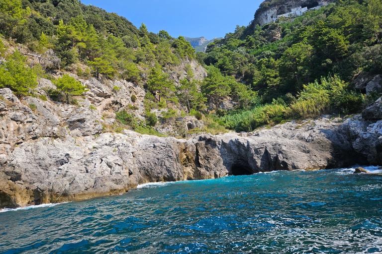 Boat Tour of the Amalfi Coast from Salerno, Amalfi, Positano Shared