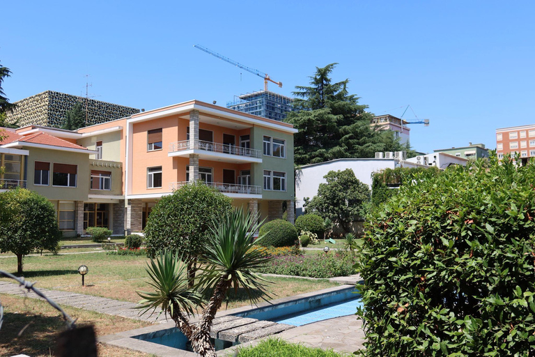 地拉那共产主义遗迹和历史中心之旅地拉那共产主义与历史中心之眼