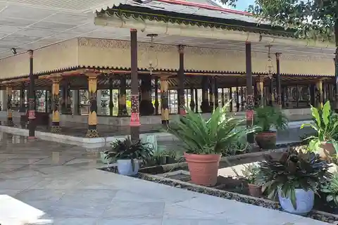 Yogyakarta: Yogyakarta Palace and Taman Sari Tour