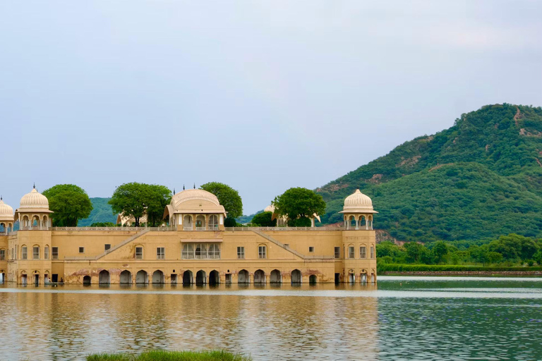 From Ahmedabad: 2-Day Udaipur Private Tour with Guide