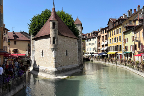 Från Lyon: Medeltida staden Pérouges &amp; Annecy DagsutflyktPrivat tur från Lyon: Upptäck Pérouges och Annecy