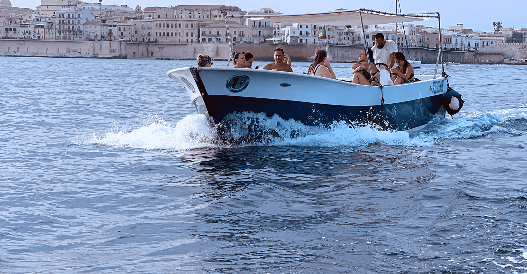 Syracuse, Ortigia and sea caves tour by boat - Hizvo