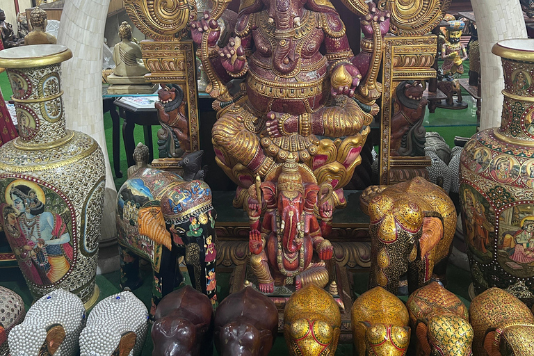 Jaipur Private Shopping Tour with Car, Guide, Pickup/Drop