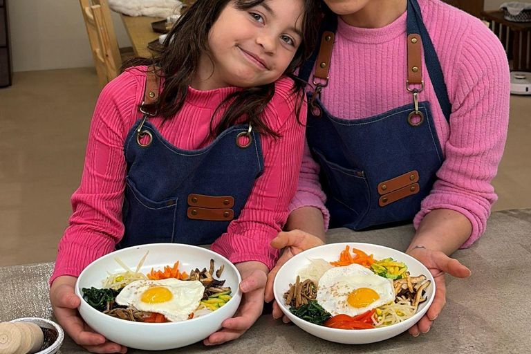 Busan: Market Tour & Hands-on Korean Cooking Class Gimbap & Tteokbokki