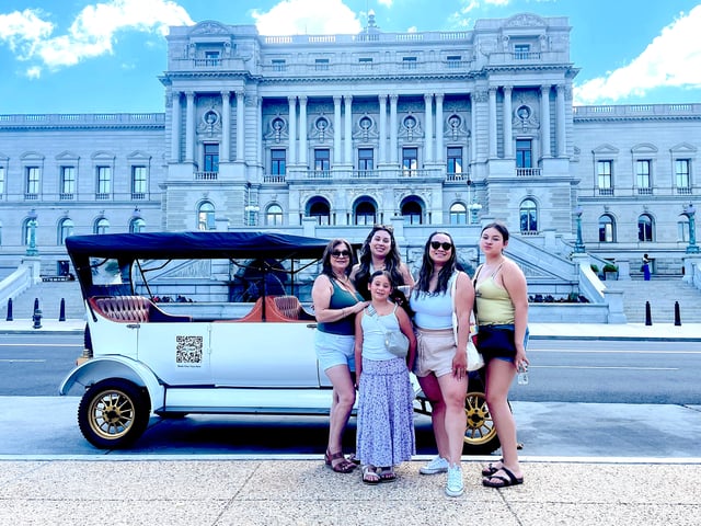 Washington, DC: Day &amp; Night Electric Cart &amp; Vintage Car Tour