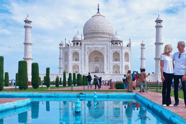 Depuis Agra : Visite du Taj Mahal et du Fort d'Agra sans file d'attenteVoiture avec chauffeur, guide, billets d'entrée aux monuments et déjeuner