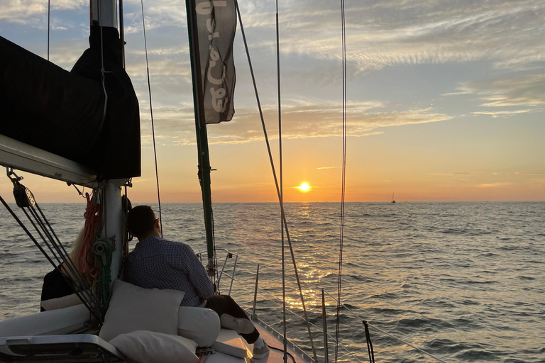 Porto: Charming Sailboat Cruise Sunset