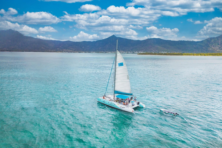 Mauritius: rejs katamaranem na Ile Aux Cerfs z odbiorem z hoteluMauritius: rejs katamaranem na Ile Aux Cerfs z odbiorem