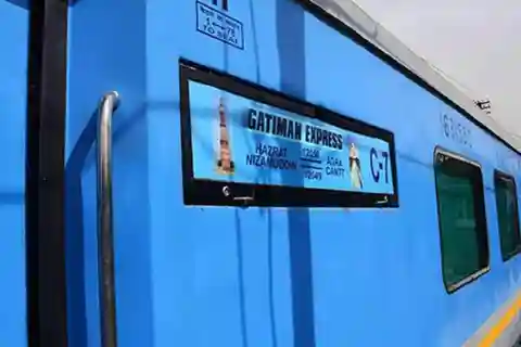From Delhi: Taj Mahal & Agra Tour by Gatimaan Express Train
