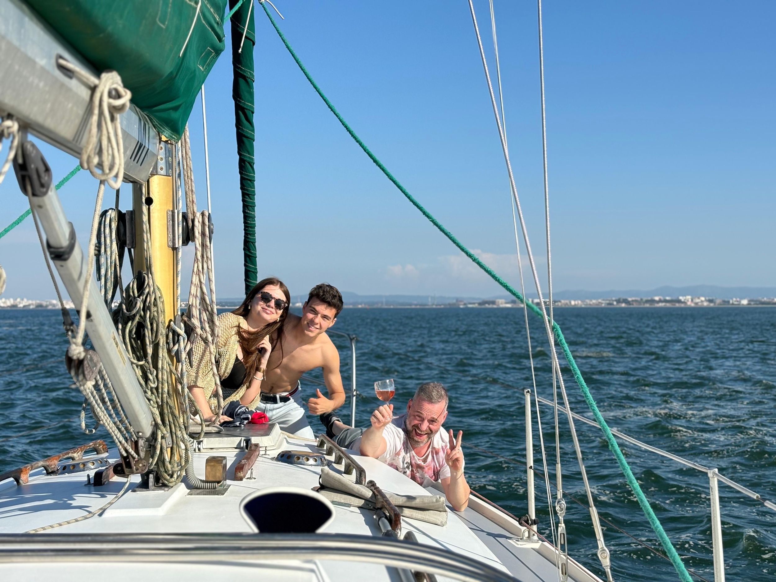 Lissabon: Private Segeltour bei Sonnenuntergang