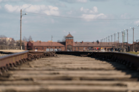 Cracóvia: Auschwitz-Birkenau: Tour guiado de melhor qualidade e serviço de buscaTour guiado com serviço de busca no hotel