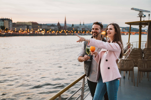 Budapest: Crucero nocturno y cena con bebida de bienvenidaNuevo menú vegetariano