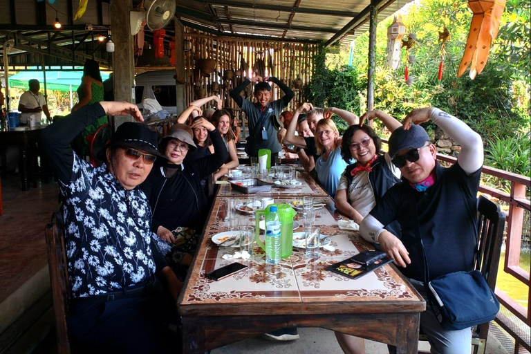 Chiang Rai:Guided Highlights Full-Day Tour-FREE LUNCH BUFFET Experience the Wonders of Chiang Rai with Free Thai Buffet