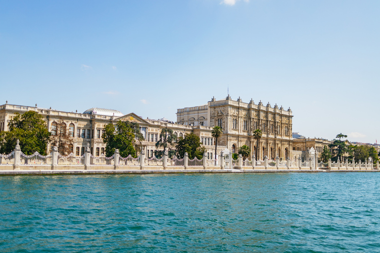 Istanbul: Bosporen Yacht Cruise med stopp på den asiatiska sidanYachtkryssning med stopp på den asiatiska sidan - Mötesplats