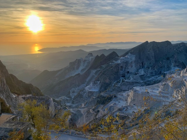 Visit Carrara white marble quarries tour, 4X4 experience in Cinque Terre