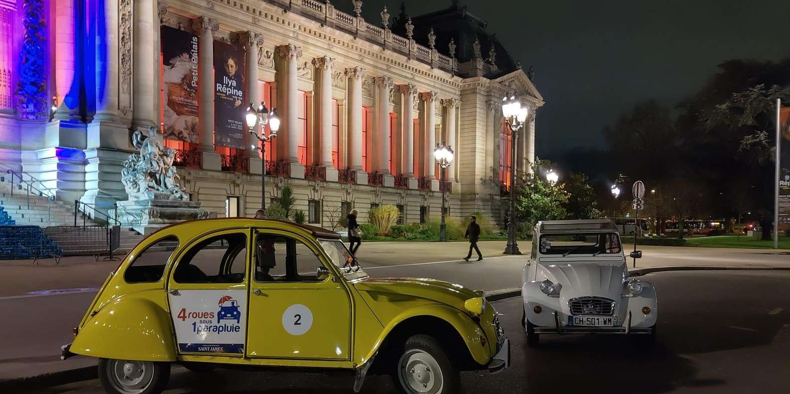  Sightseeing tours of Paris by 2CV car!