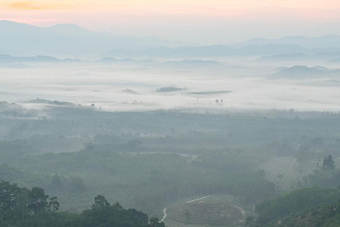 Khao Lak: Morze mgły na wzgórzu i wschód słońca w Khao Khai Nui