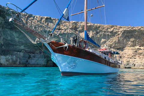 Charter privati esclusivi per la laguna blu di Comino