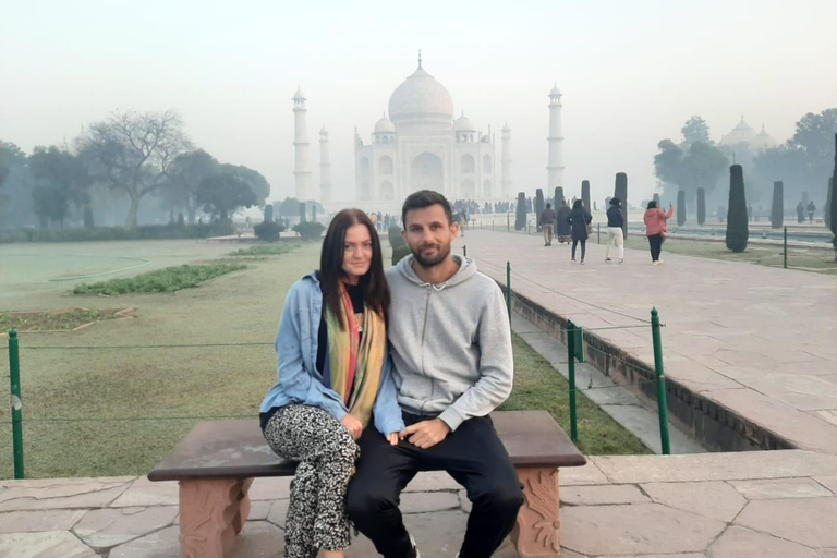 Excursão de um dia ao Taj Mahal e ao Forte de Agra a partir de AhmedabadPasseio sem voos