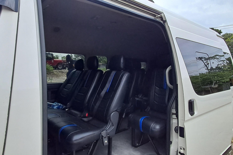 Yogyakarta: alquiler de coche privado con conductor en inglés en furgoneta