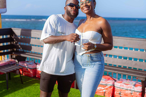 Montego Bay : Poko Loko Floating Bar Island Chill TourMontego Bay : Excursion détente sur l&#039;île du bar flottant Poko Loko