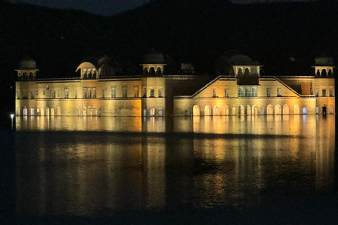 Jaipur: Tour nocturno de la ciudad en jeep abiertoExcursión nocturna con luz ámbar y espectáculo de sonido