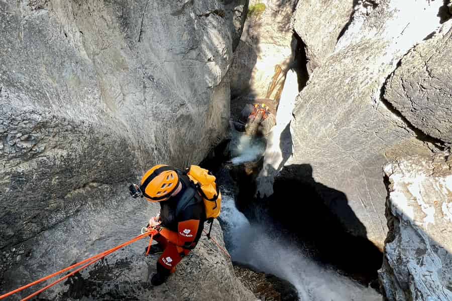 Banff: Canyoning-Anfänger-Halbtagestour. Foto: GetYourGuide Banff: Canyoning-Anfänger-Halbtagestour. Foto: GetYourGuide