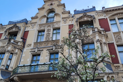 Berlin: Modernist Architecture Tour in the Hansaviertel Berlin: Walking Tour through the Hansaviertel