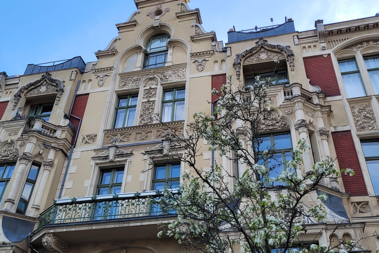Berlin: Modernist Architecture Tour in the Hansaviertel Berlin: Walking Tour through the Hansaviertel