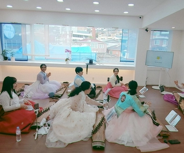Seoul: Gayageum Class & Hanbok Experience in Bukchon Village
