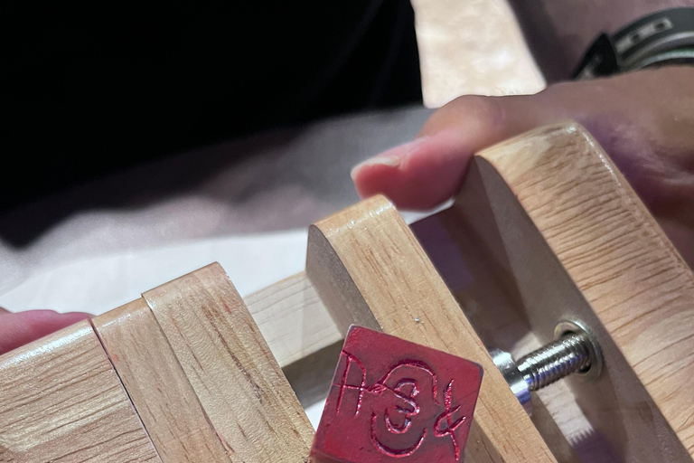 Kyoto: Stone Seal Carving Workshop with Calligrapher Calligraphy & Stone seal carving course